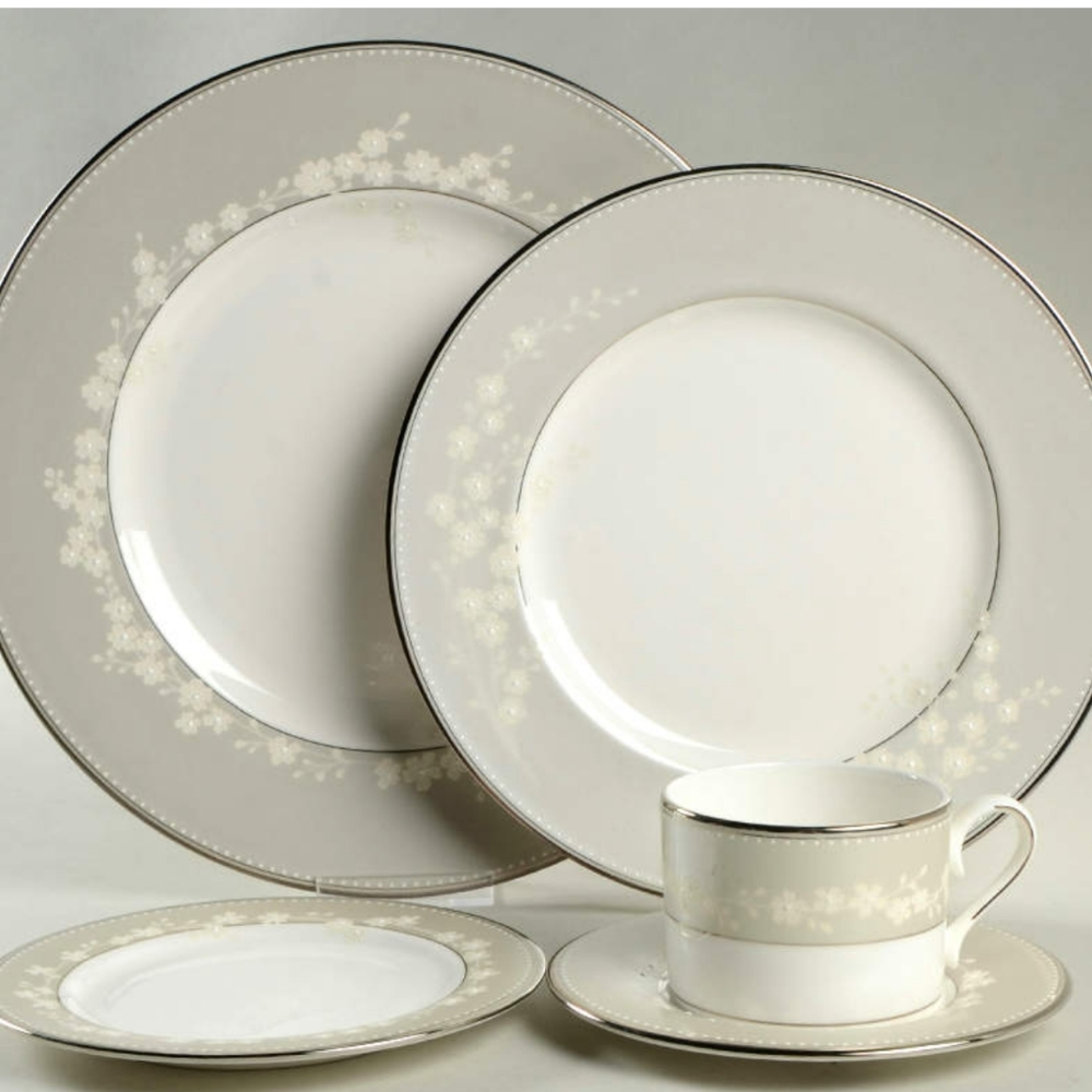 New! Lenox Bellina Bone China Dinnerware With Platinum Trim - Picture 2 of 5